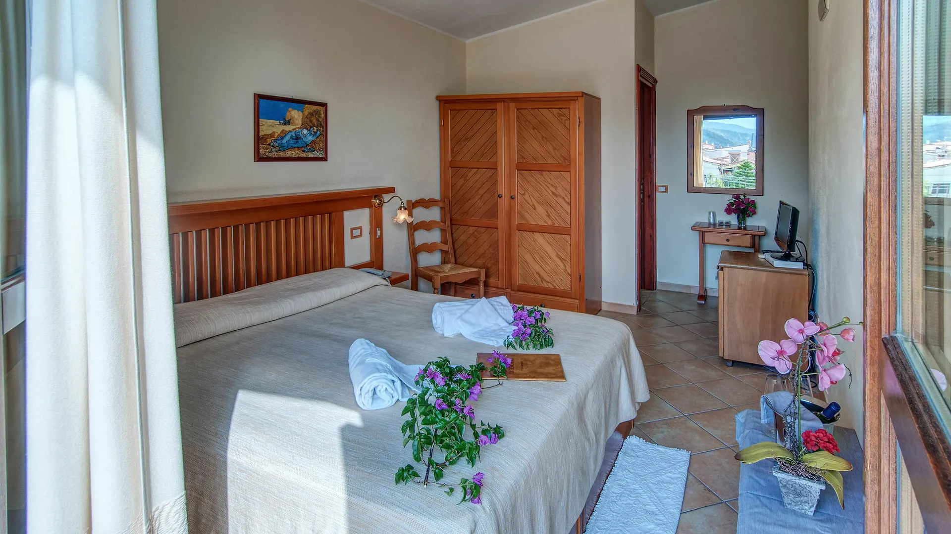 Hotel Ristorante La Conchiglia Cala Gonone 4*,  Italy